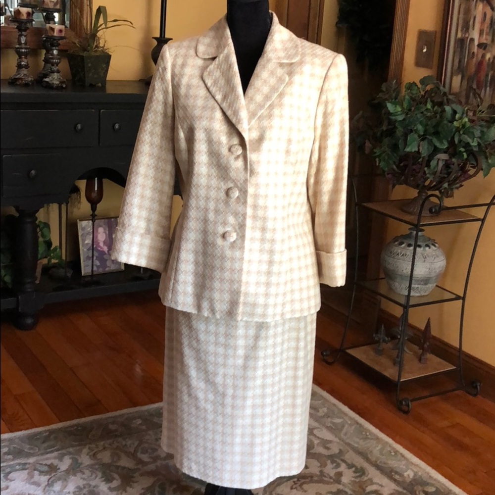 NWT -Preston & York Size 8